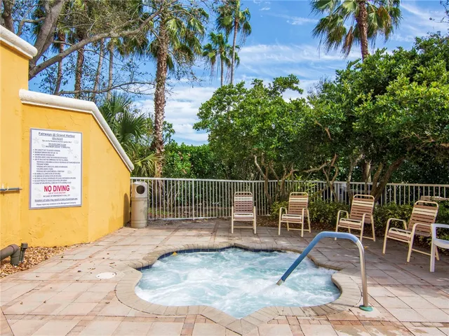 $2,300 | 5020 Fairways Circle, Unit J203, Vero Beach, FL 32967