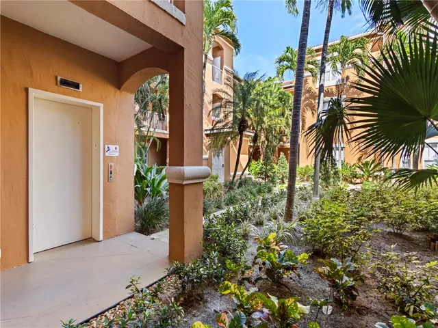 $2,300 | 5020 Fairways Circle, Unit J203, Vero Beach, FL 32967