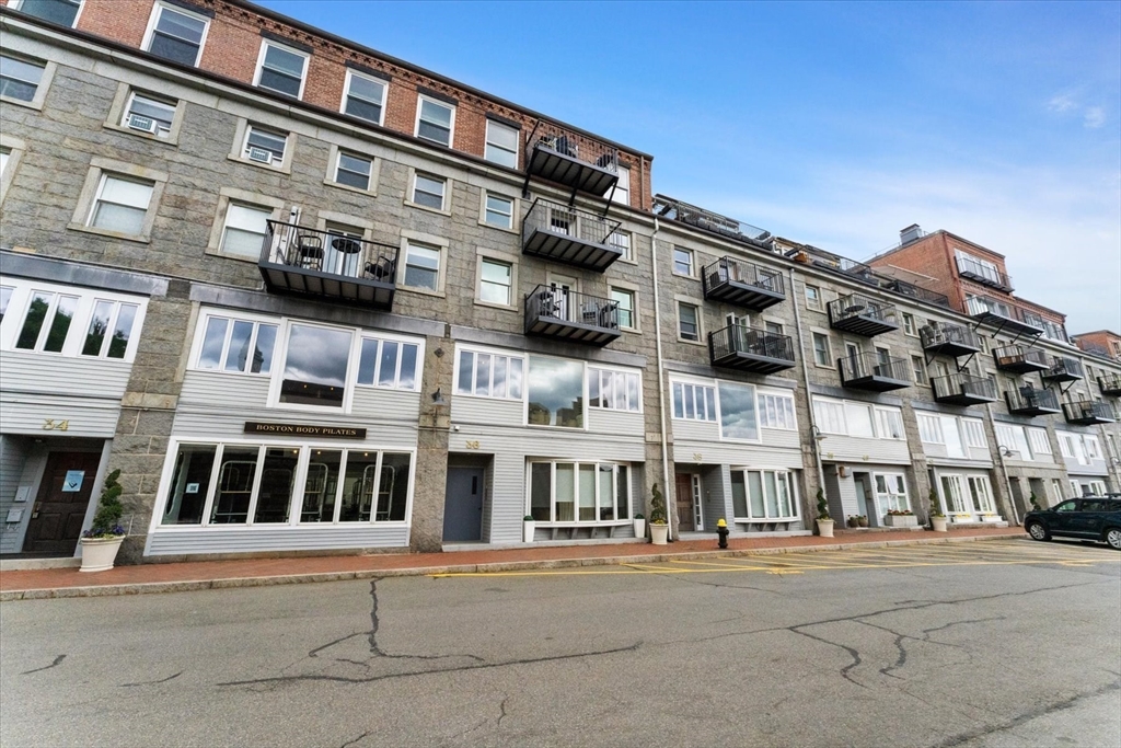 36 Commercial Wharf, Unit 2 Boston, MA 02110 - Photo 27 of 35
