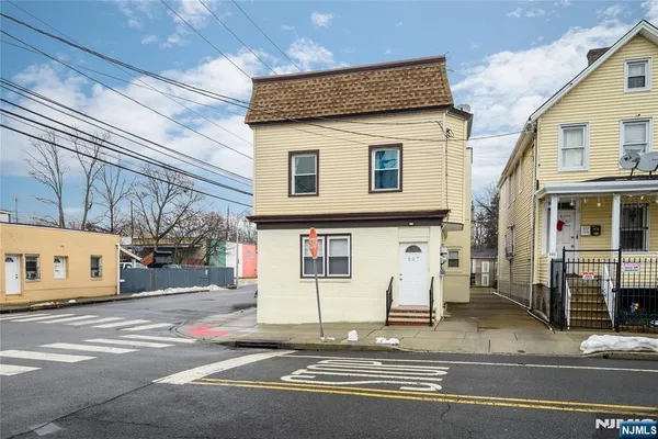 $500,000 | 527 Cary Street, Orange, NJ 07050