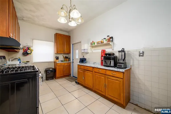 $500,000 | 527 Cary Street, Orange, NJ 07050