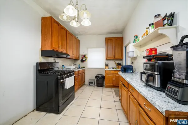 $500,000 | 527 Cary Street, Orange, NJ 07050
