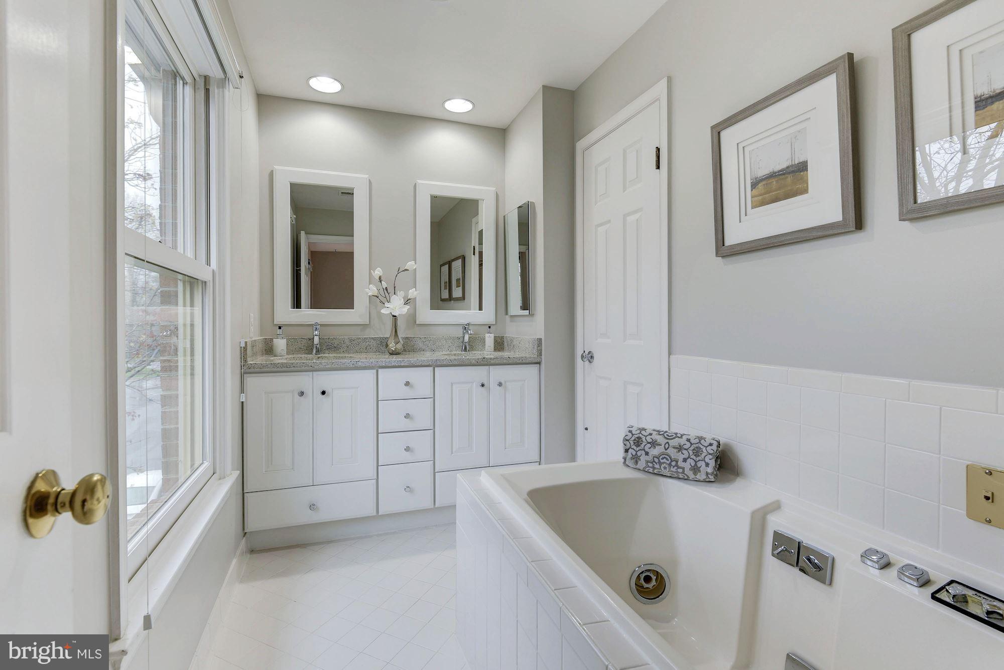 7215 Evans Mill Road McLean, VA 22101 - Photo 18 of 30 Bath (Master)