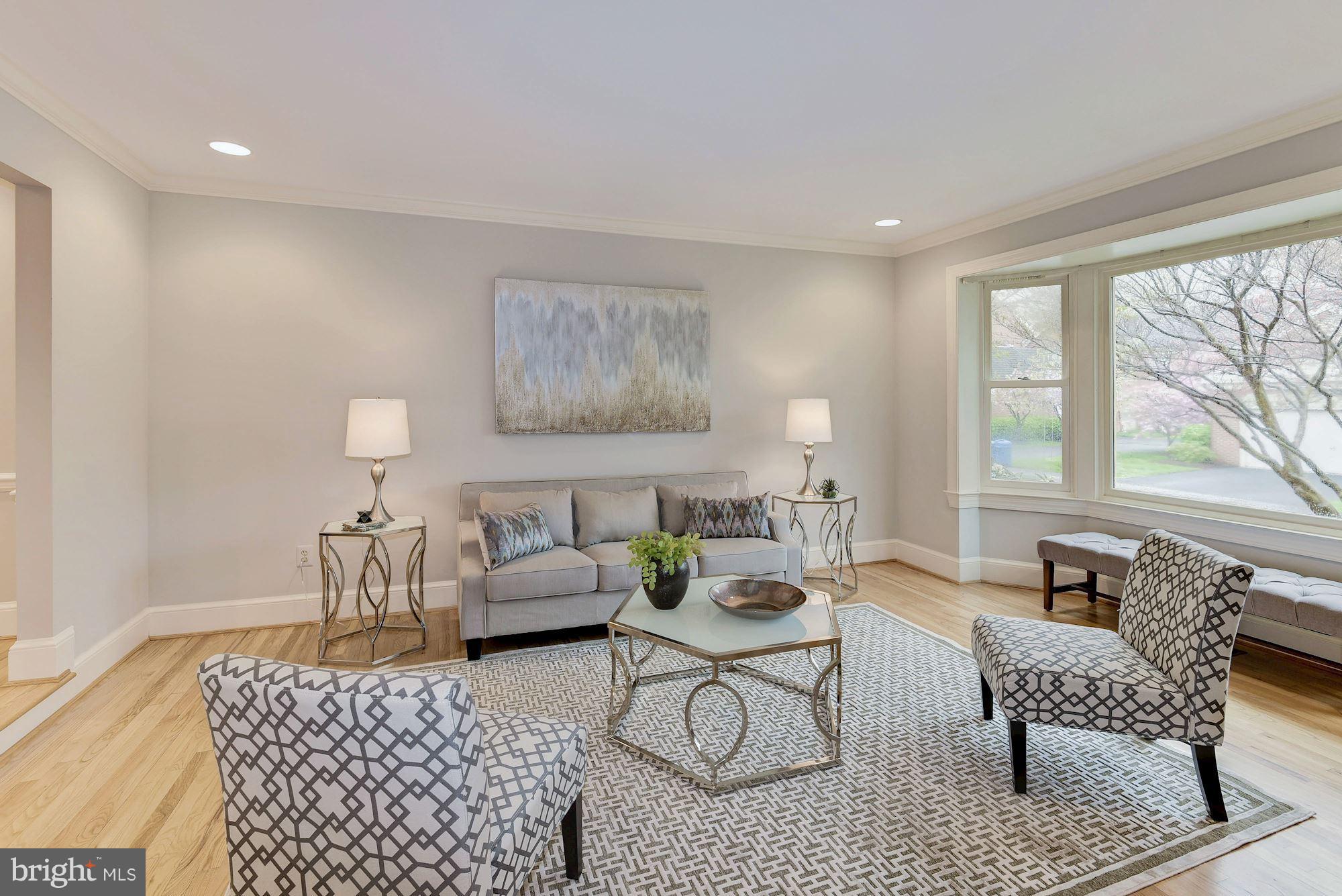 7215 Evans Mill Road McLean, VA 22101 - Photo 4 of 30 Living Room