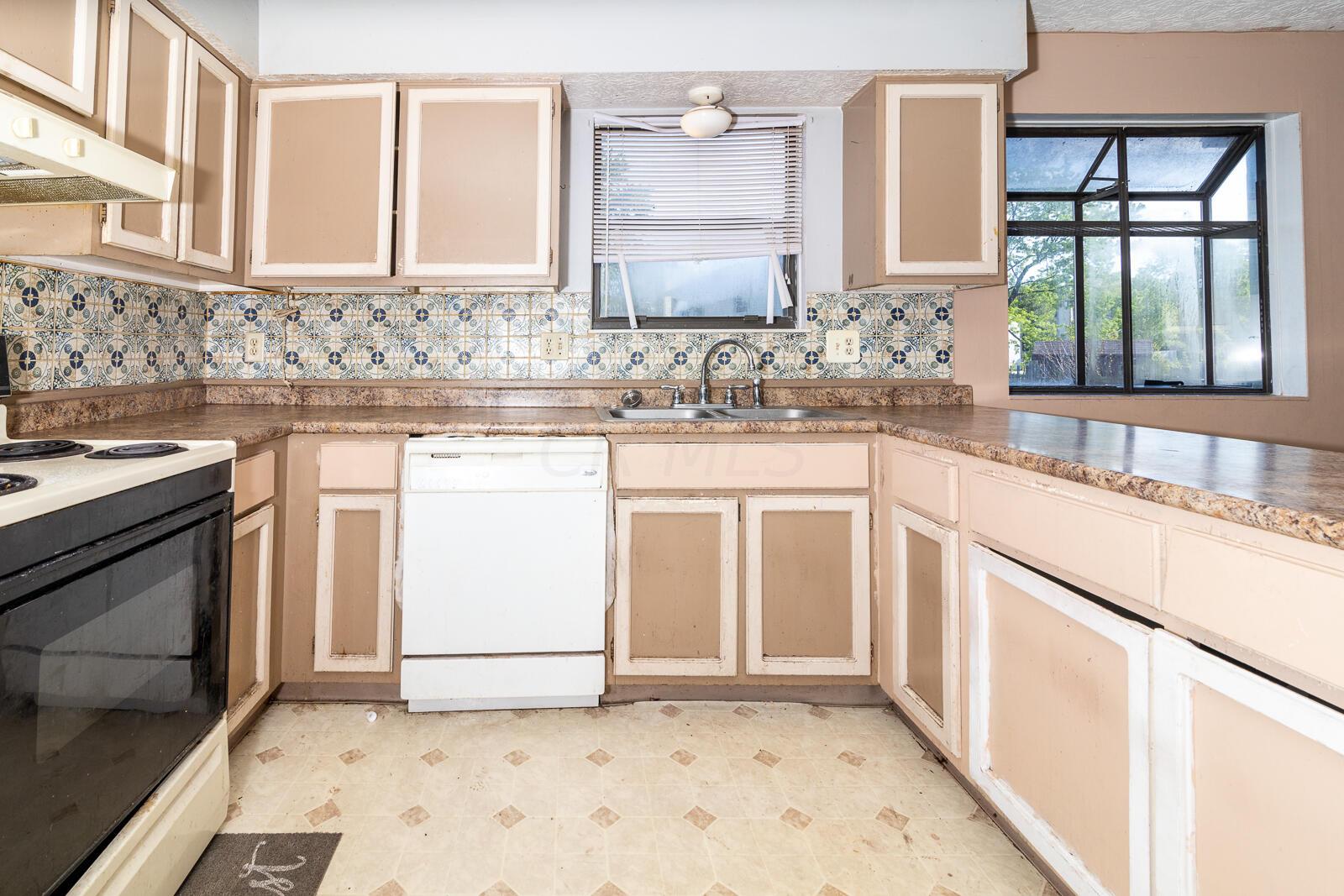 5280 Freedom Ridge Drive Columbus, OH 43230 - Photo 9 of 40 Kitchen
