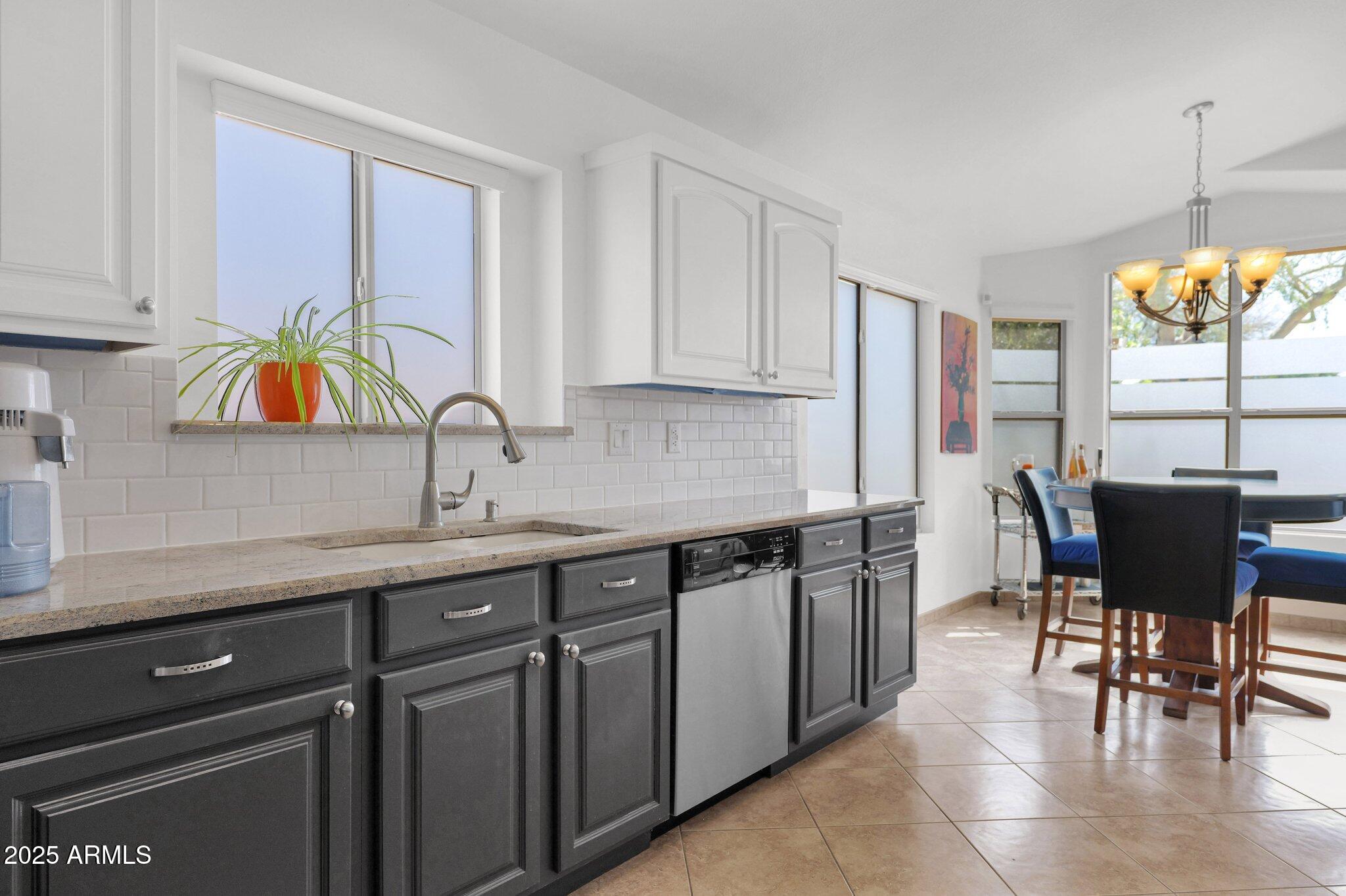 4718 East Mossman Road Phoenix, AZ 85050 - Photo 9 of 26 Kitchen
