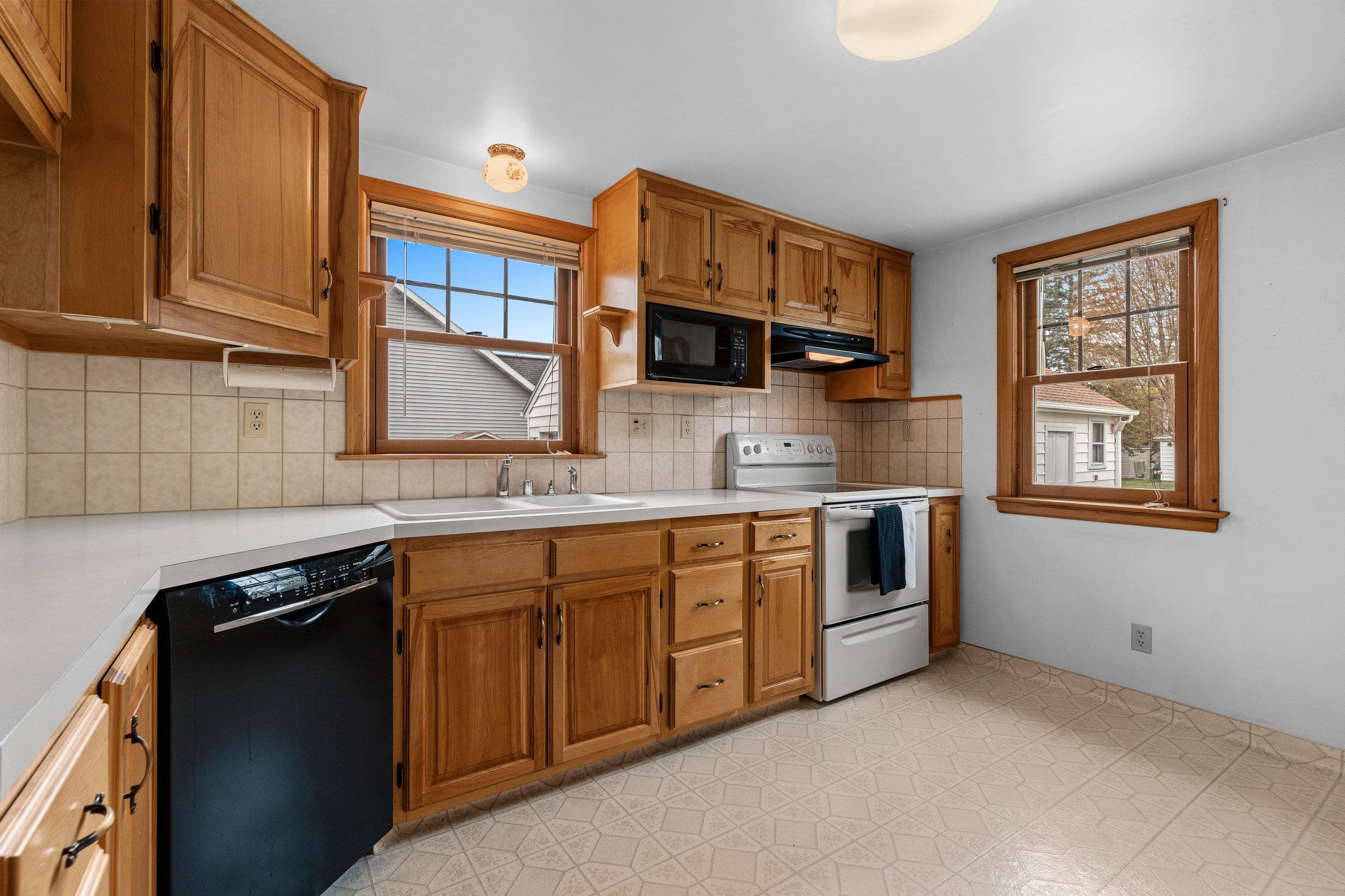 2301 Carleton Avenue Appleton, WI 54915 - Photo 12 of 78