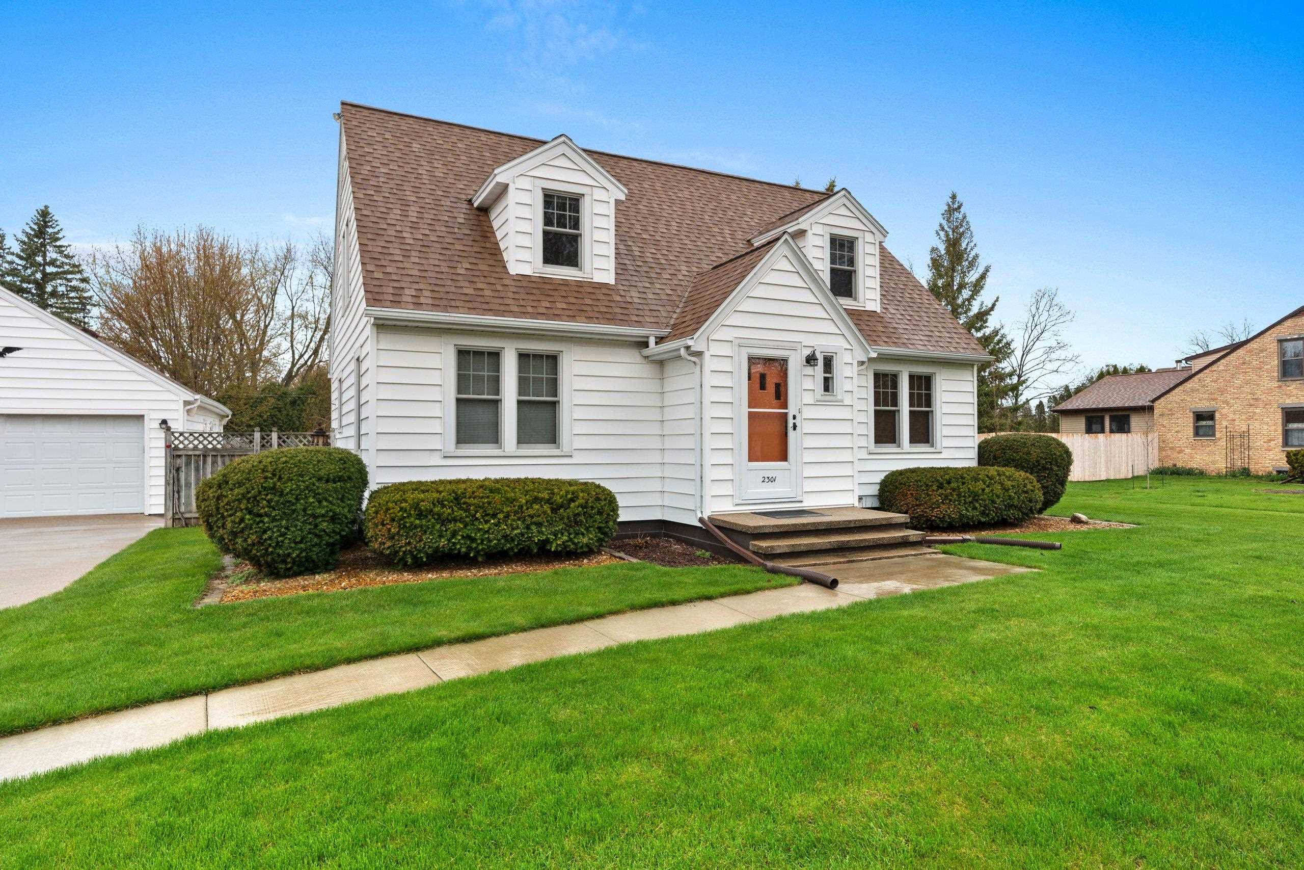 2301 Carleton Avenue Appleton, WI 54915 - Photo 3 of 78