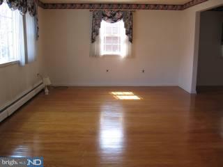 512 Lawrence Drive Springfield, PA 19064 - Photo 2 of 6