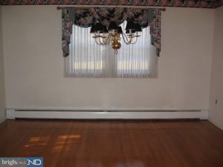 512 Lawrence Drive Springfield, PA 19064 - Photo 3 of 6