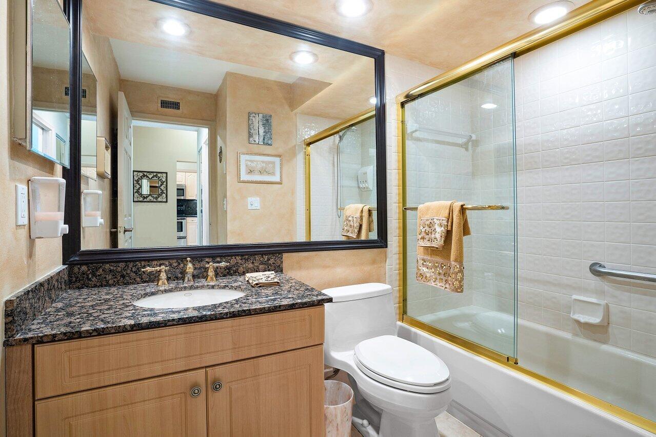 10904 Waterberry Court Boca Raton, FL 33498 - Photo 21 of 37 2nd Bath