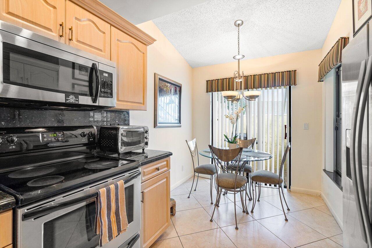 10904 Waterberry Court Boca Raton, FL 33498 - Photo 7 of 37 Kitchen