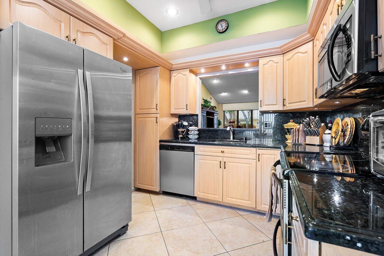10904 Waterberry Court Boca Raton, FL 33498 - Photo 9 of 37 Kitchen