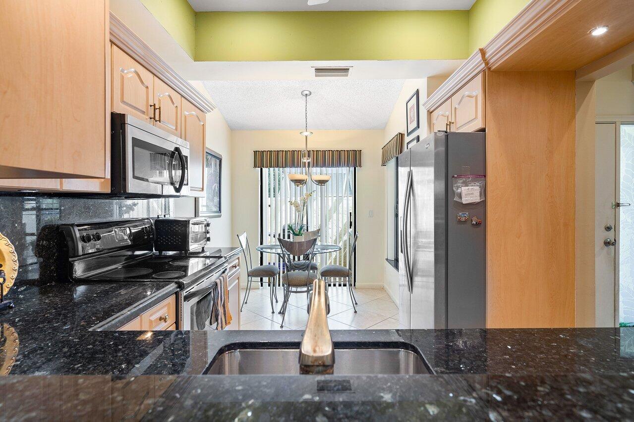 10904 Waterberry Court Boca Raton, FL 33498 - Photo 10 of 37 Kitchen