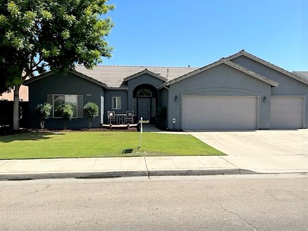 a front view of house with garage and yard
