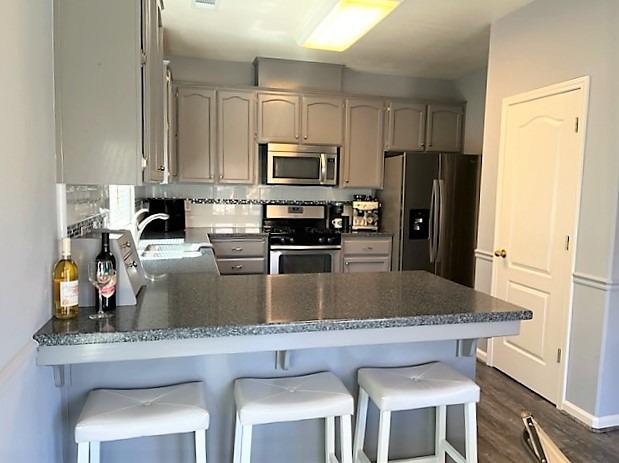 1278 Nelson Boulevard Selma, CA 93662 - Photo 5 of 14 a kitchen with a table chairs refrigerator and microwave