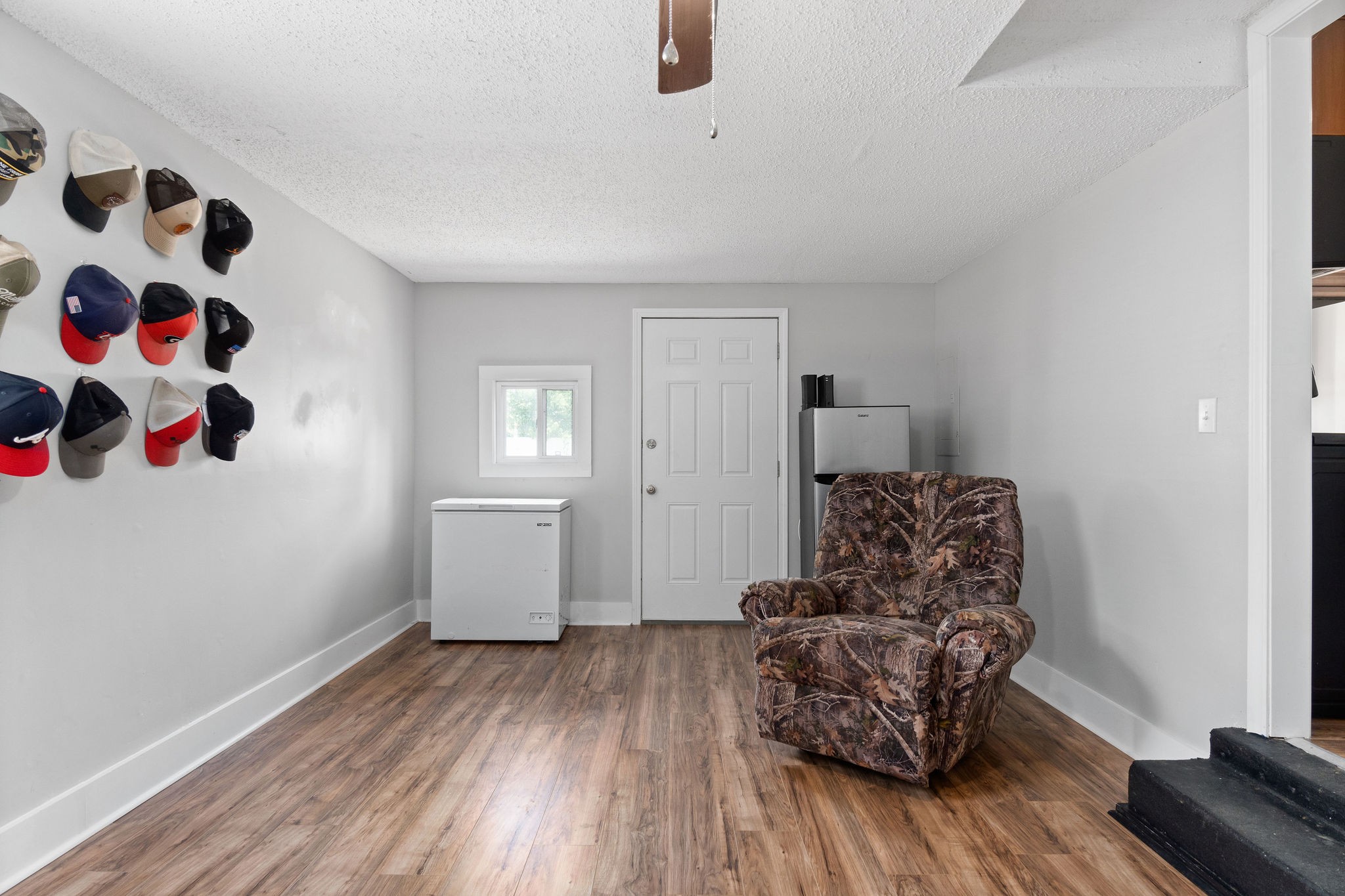 573 Lafayette Road Clarksville, TN 37042 - Photo 15 of 31 a living room with furniture and a wooden floor