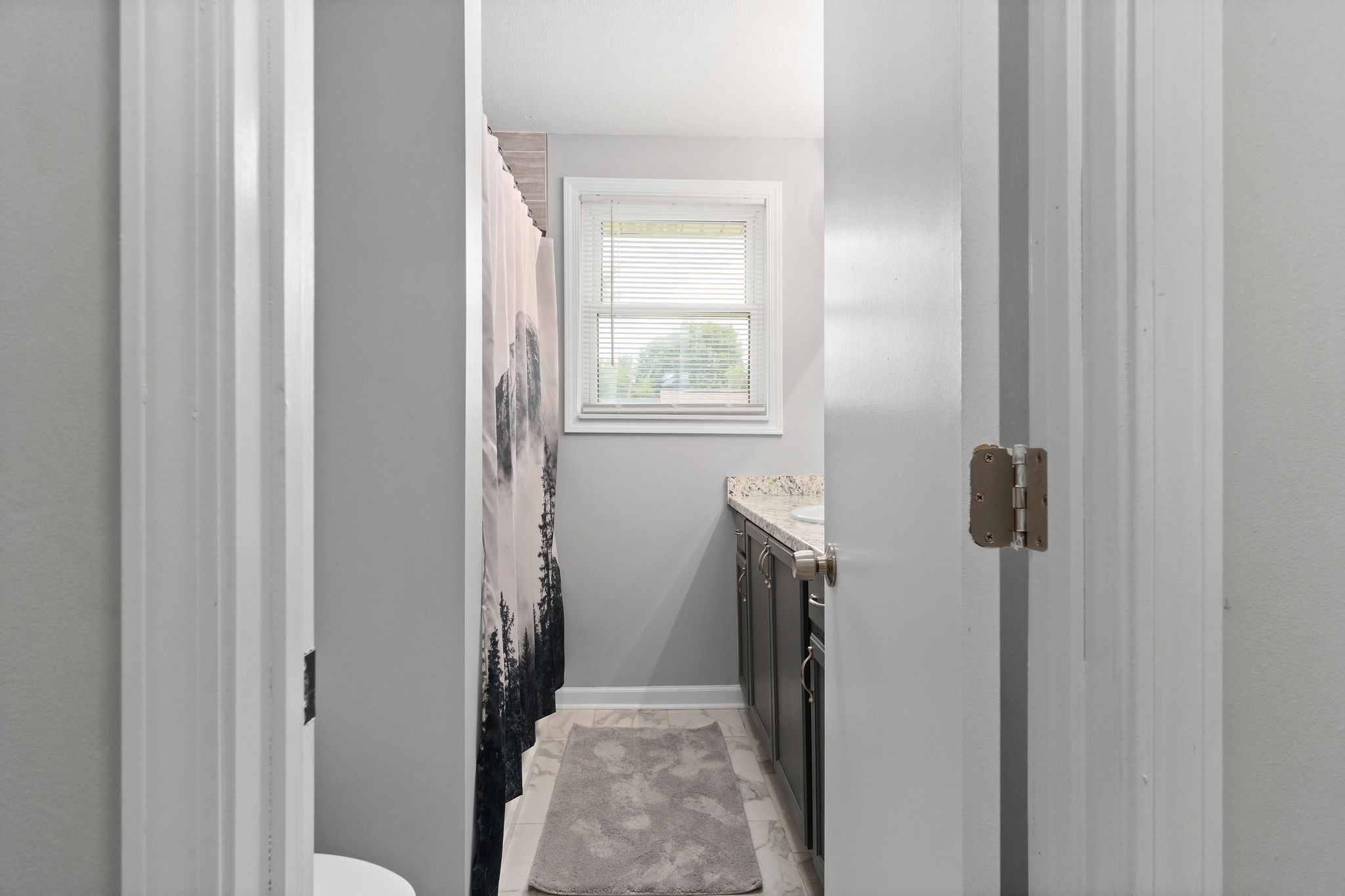 573 Lafayette Road Clarksville, TN 37042 - Photo 22 of 31 a view of hallway with shower