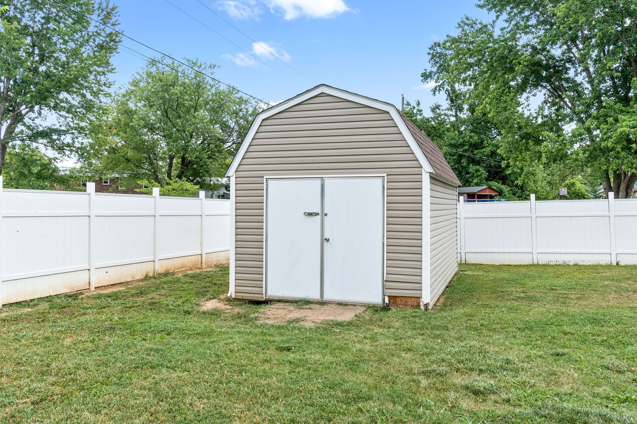 573 Lafayette Road Clarksville, TN 37042 - Photo 28 of 31 a view of a backyard