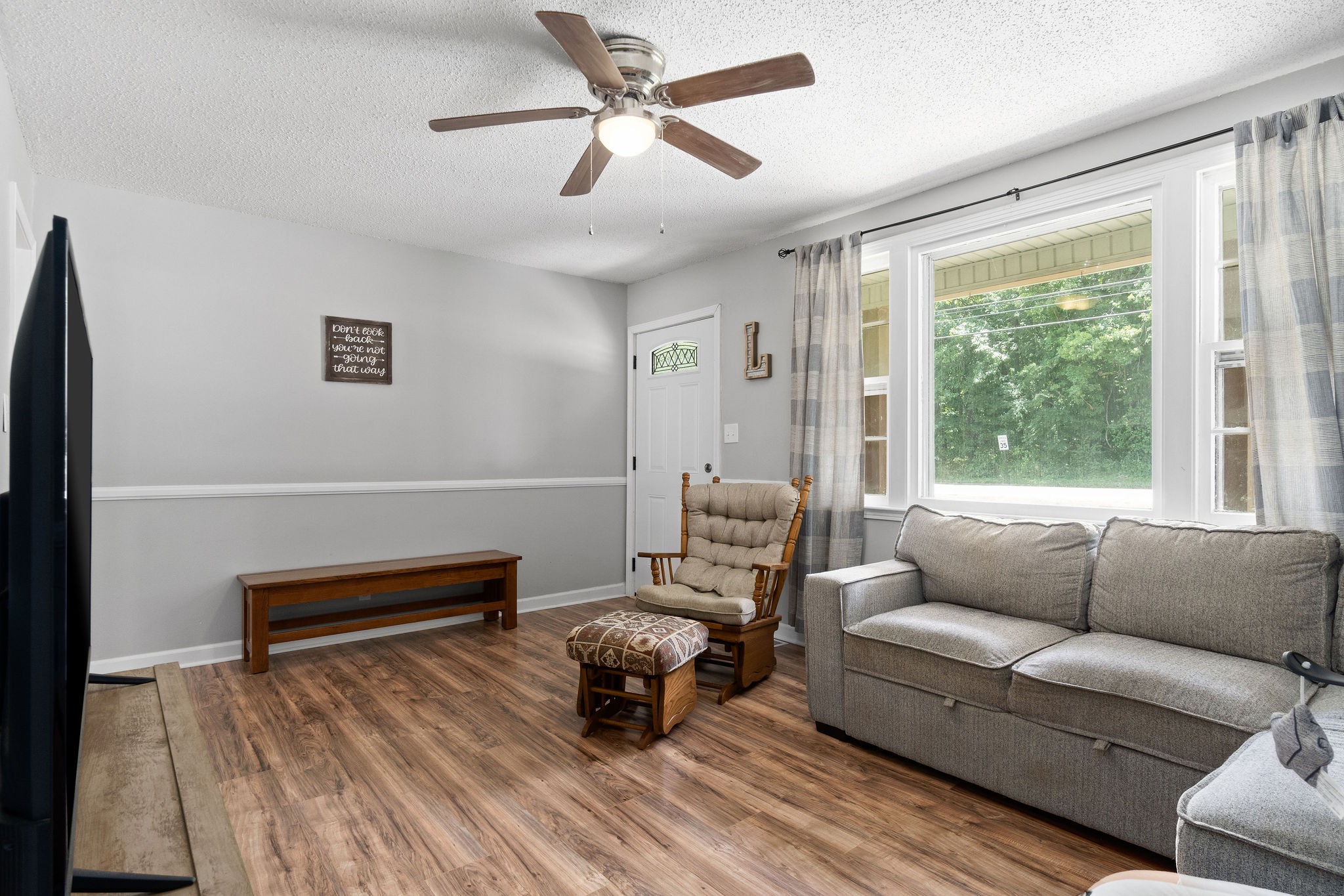 573 Lafayette Road Clarksville, TN 37042 - Photo 7 of 31 a living room with furniture and a window