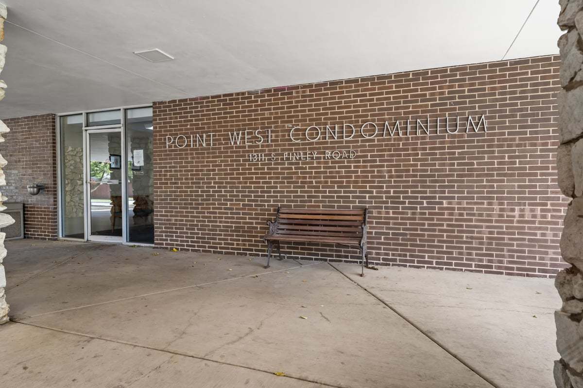 1311 South Finley Road, Unit 416 Lombard, IL 60148 - Photo 2 of 17