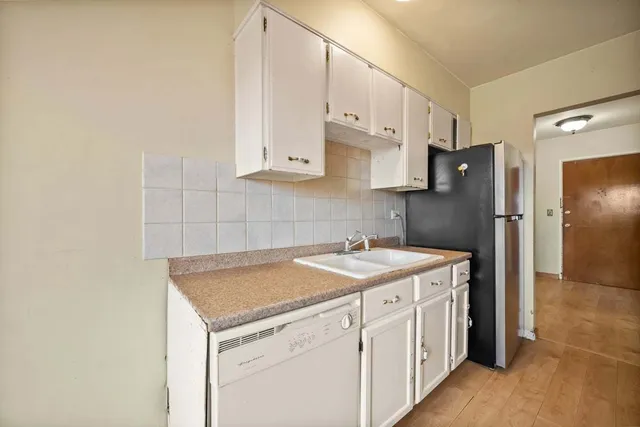 $174,900 | 1311 South Finley Road, Unit 416, Lombard, IL 60148