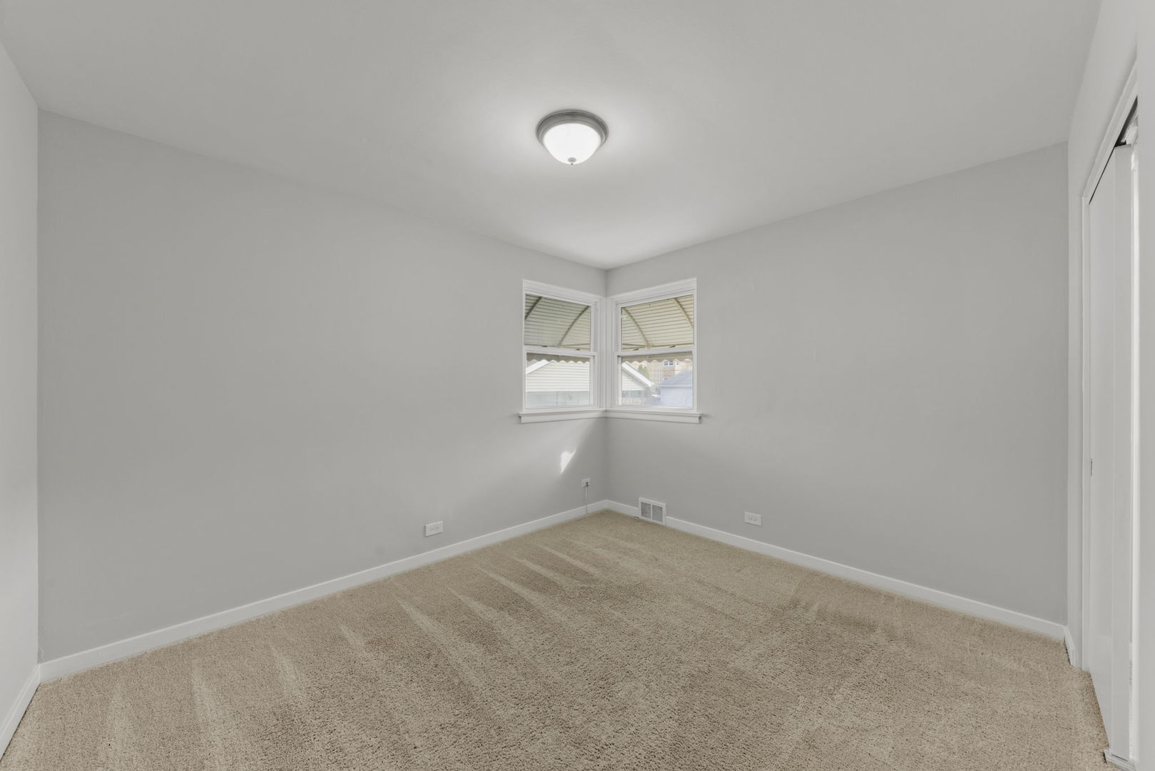 2301 18th Avenue North Riverside, IL 60546 - Photo 14 of 28 an empty room with windows and closet