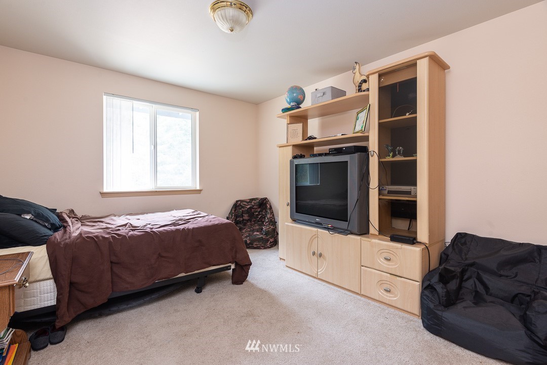 13245 Reo Road Southeast Rainier, WA 98576 - Photo 15 of 23 Gallery Image 15