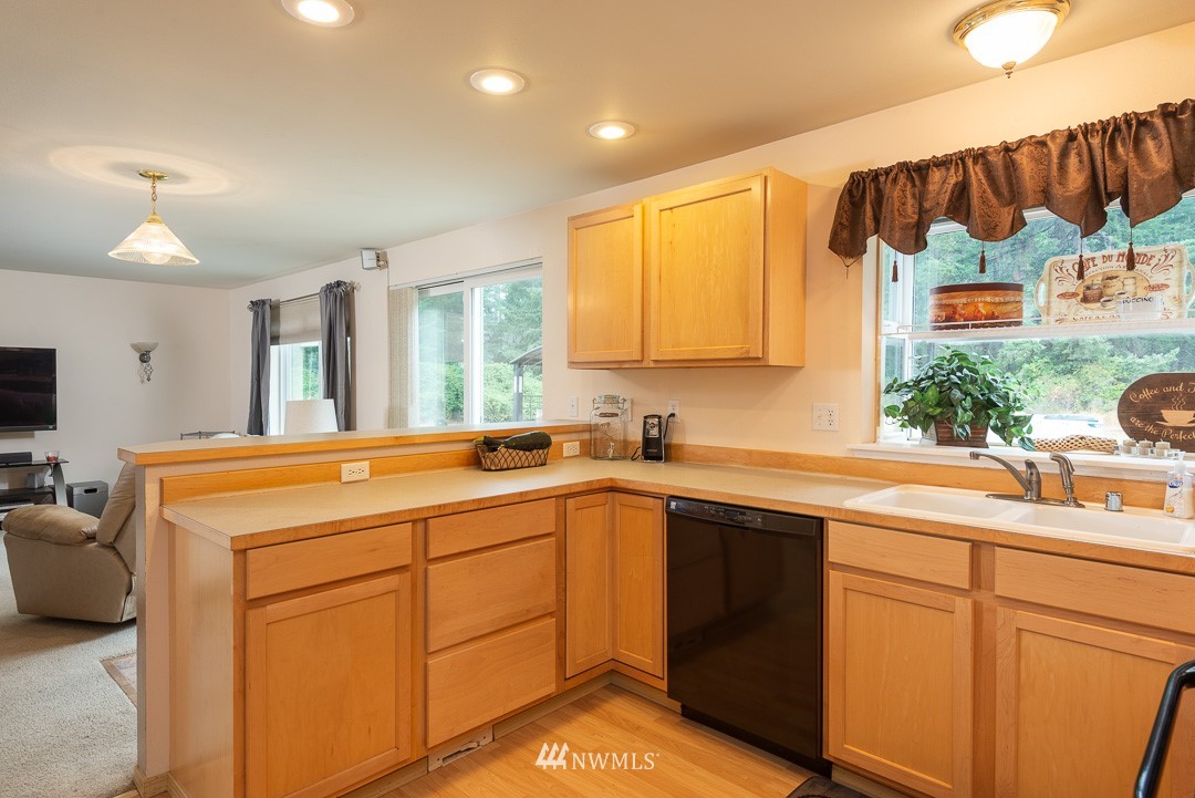 13245 Reo Road Southeast Rainier, WA 98576 - Photo 8 of 23 Gallery Image 8