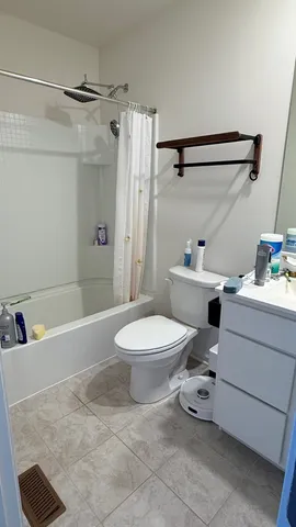 $3,200 | 2008 Yellowstone Boulevard, Unit 2008, Mundelein, IL 60060