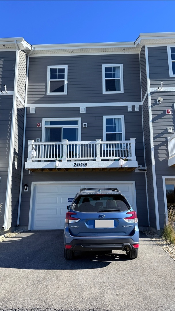 2008 Yellowstone Boulevard, Unit 2008 Mundelein, IL 60060 - Photo 21 of 25 a car parked in front of a building