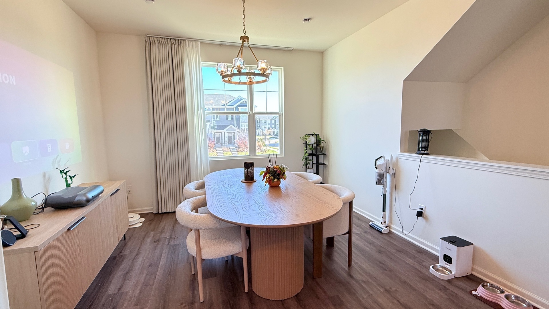 2008 Yellowstone Boulevard, Unit 2008 Mundelein, IL 60060 - Photo 5 of 25 a living room with furniture and a table