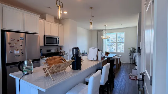 $3,200 | 2008 Yellowstone Boulevard, Unit 2008, Mundelein, IL 60060