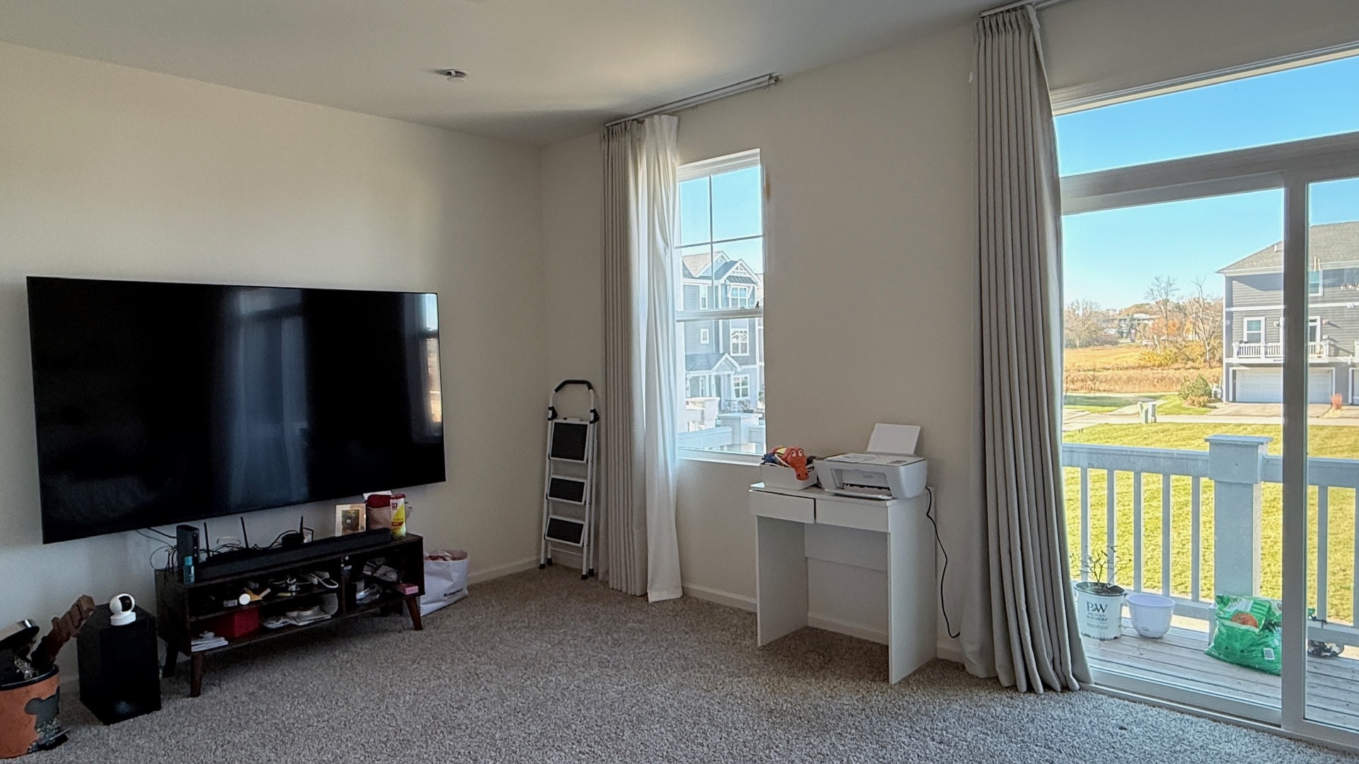 2008 Yellowstone Boulevard, Unit 2008 Mundelein, IL 60060 - Photo 9 of 25 a room with furniture and a flat screen tv