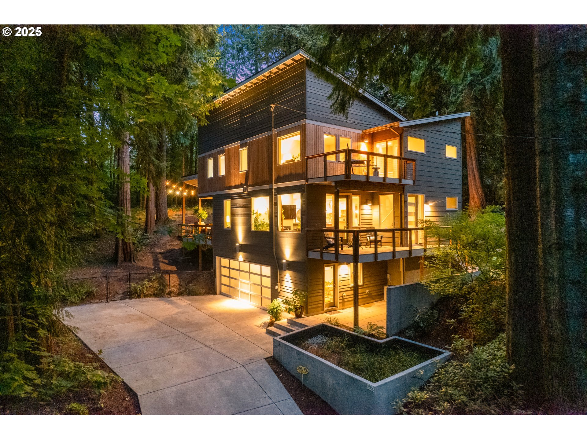 3344 Southwest Palatine Street Portland, OR 97219 - Photo 2 of 47