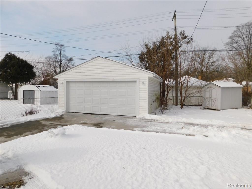 20039 Burt Road Detroit, MI 48219 - Photo 16 of 17