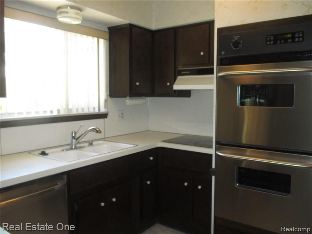 17384 Westover Road Southfield, MI 48075 - Photo 13 of 50 IMG_1142.JPG