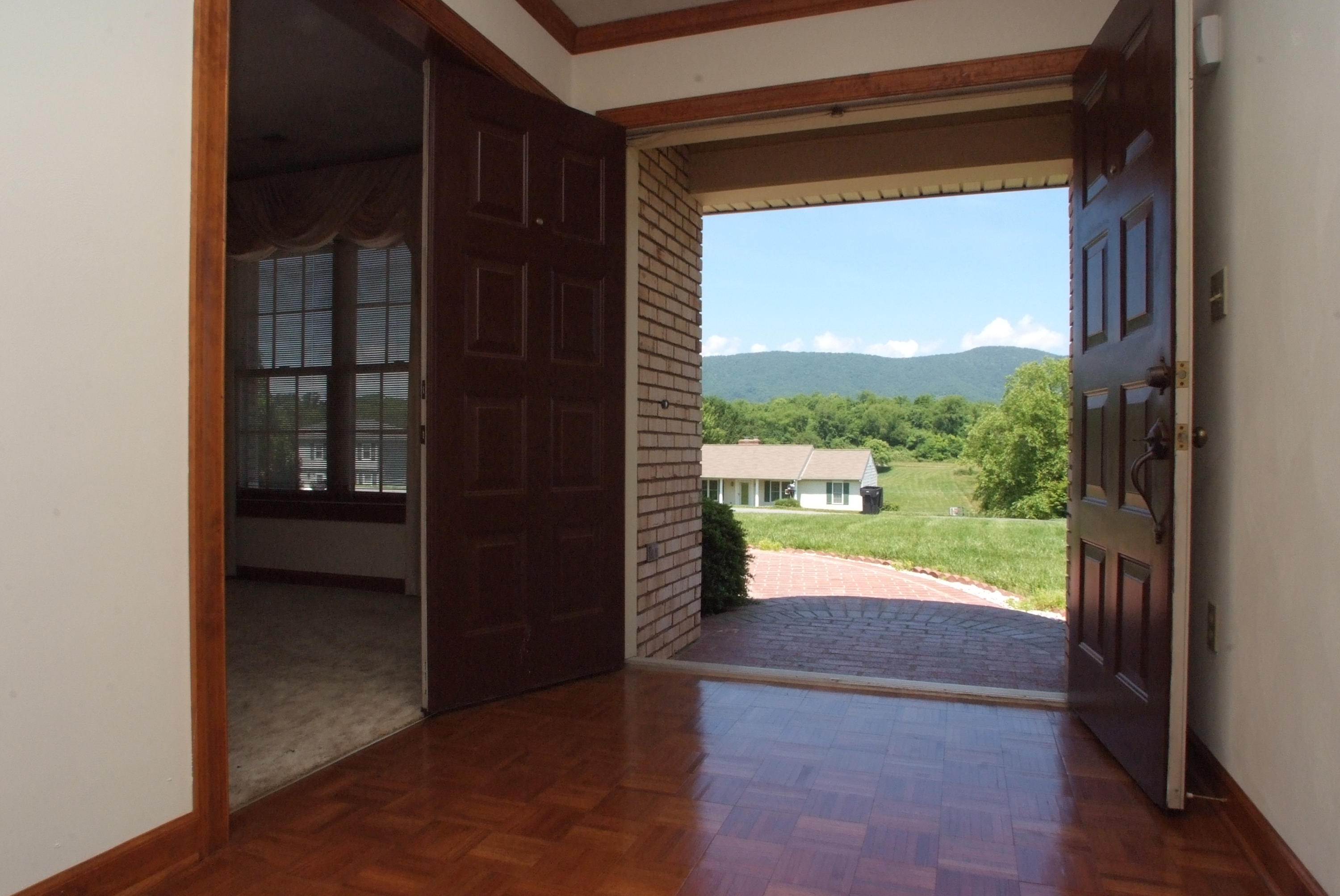 4631 Rte 1094 Roanoke, VA 24012 - Photo 4 of 21 INTERIOR