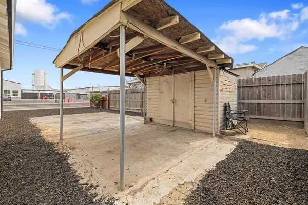 a view of a garage