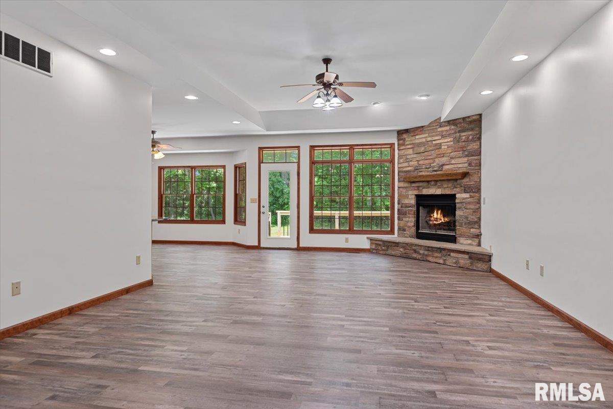8065 Mechanicsburg Road Springfield, IL 62712 - Photo 7 of 53
