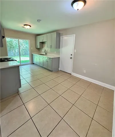 $1,300 | 209 Lenzie Drive, Unit B, Laplace, LA 70068