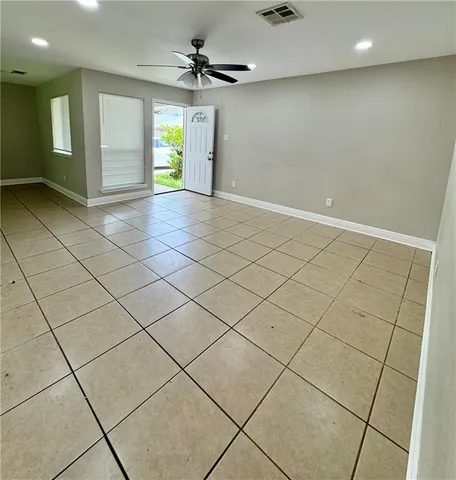 $1,300 | 209 Lenzie Drive, Unit B, Laplace, LA 70068