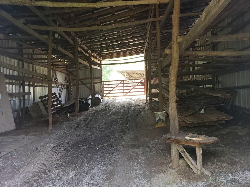 11006 Caney Valley Road Bristol, VA 24202 - Photo 16 of 34 caney v barn int