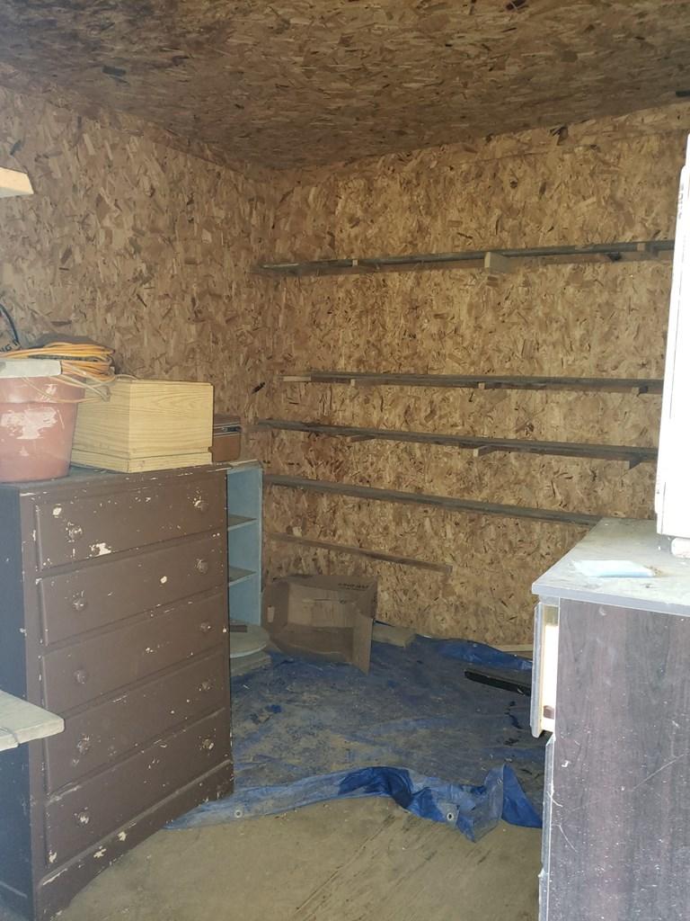 11006 Caney Valley Road Bristol, VA 24202 - Photo 18 of 34 caney v shed int