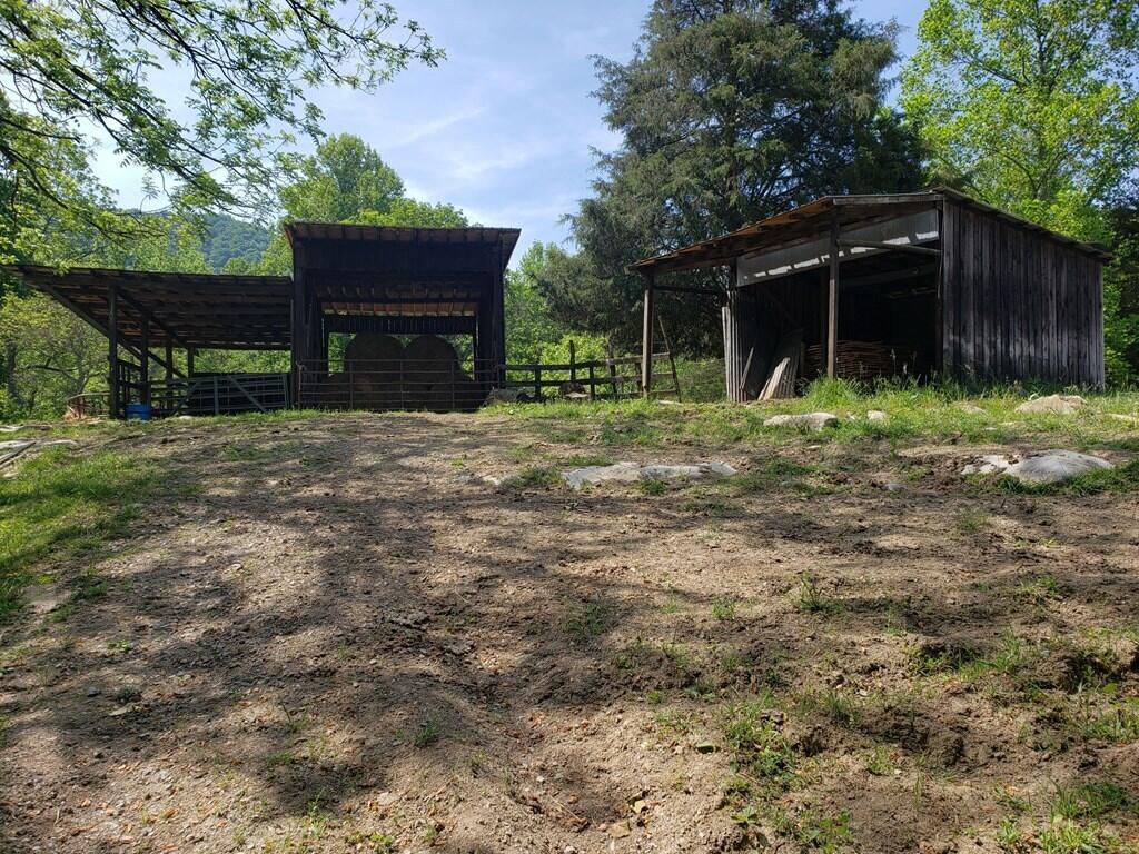 11006 Caney Valley Road Bristol, VA 24202 - Photo 22 of 34 caney v sheds