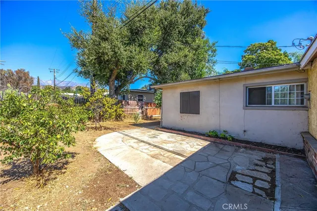 a view of a backyard of the house