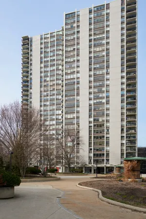 $325,000 | 1460 North Sandburg Terrace, Unit 2106A, Chicago, IL 60610