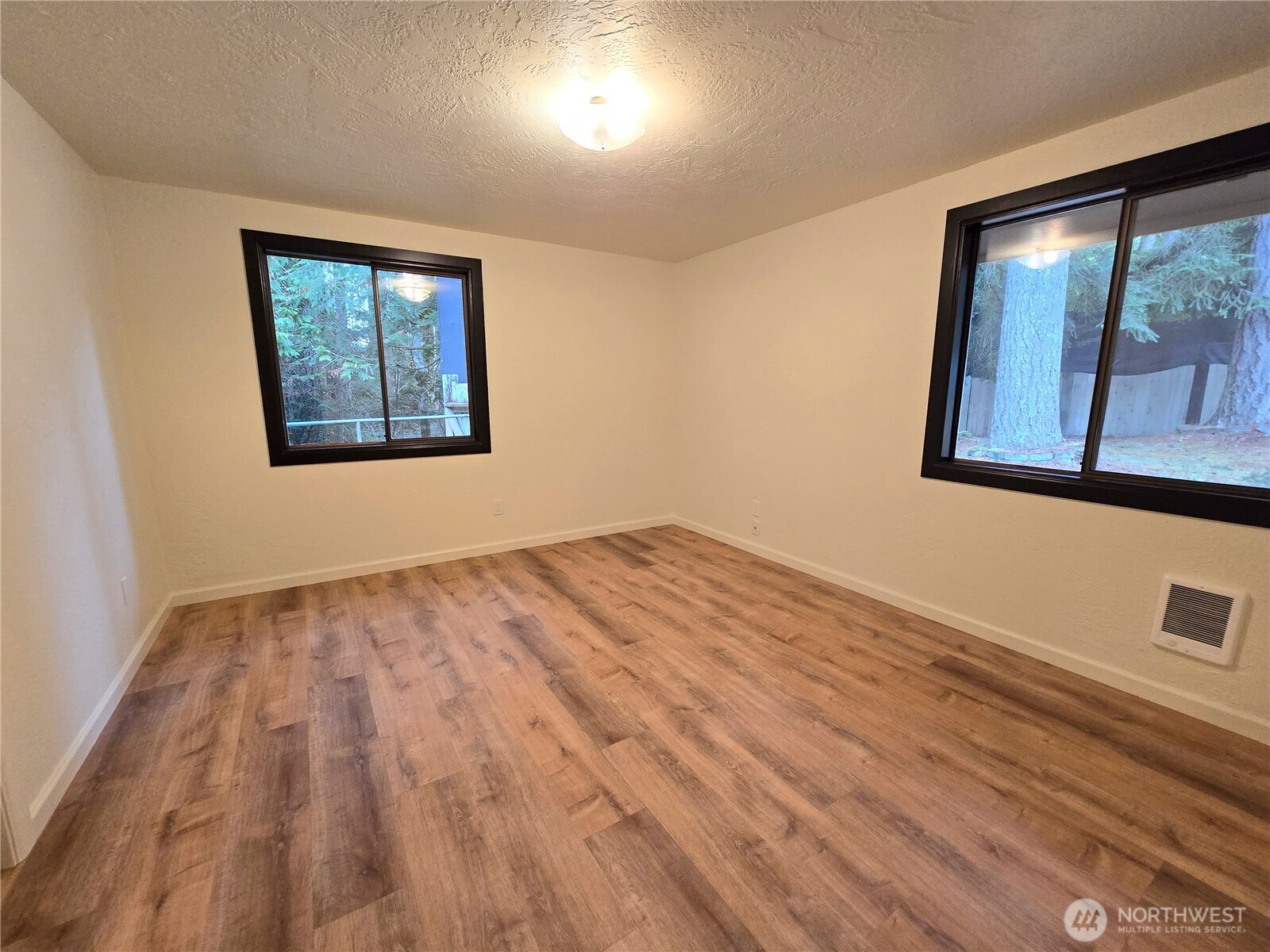 639 Lower Elwha Road Port Angeles, WA 98363 - Photo 23 of 38 a view of empty room with window