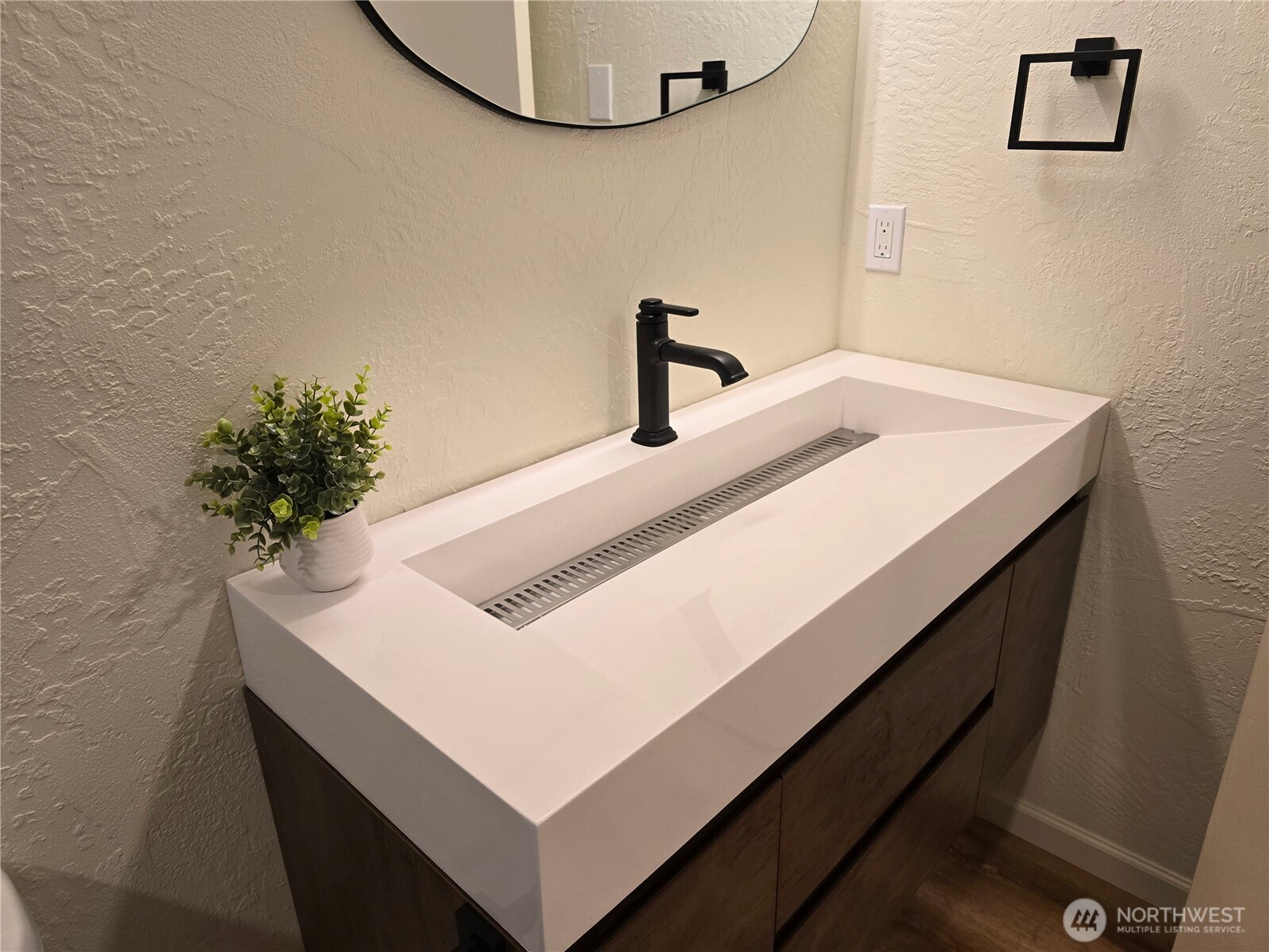 639 Lower Elwha Road Port Angeles, WA 98363 - Photo 29 of 38 a bathroom with a sink and mirror
