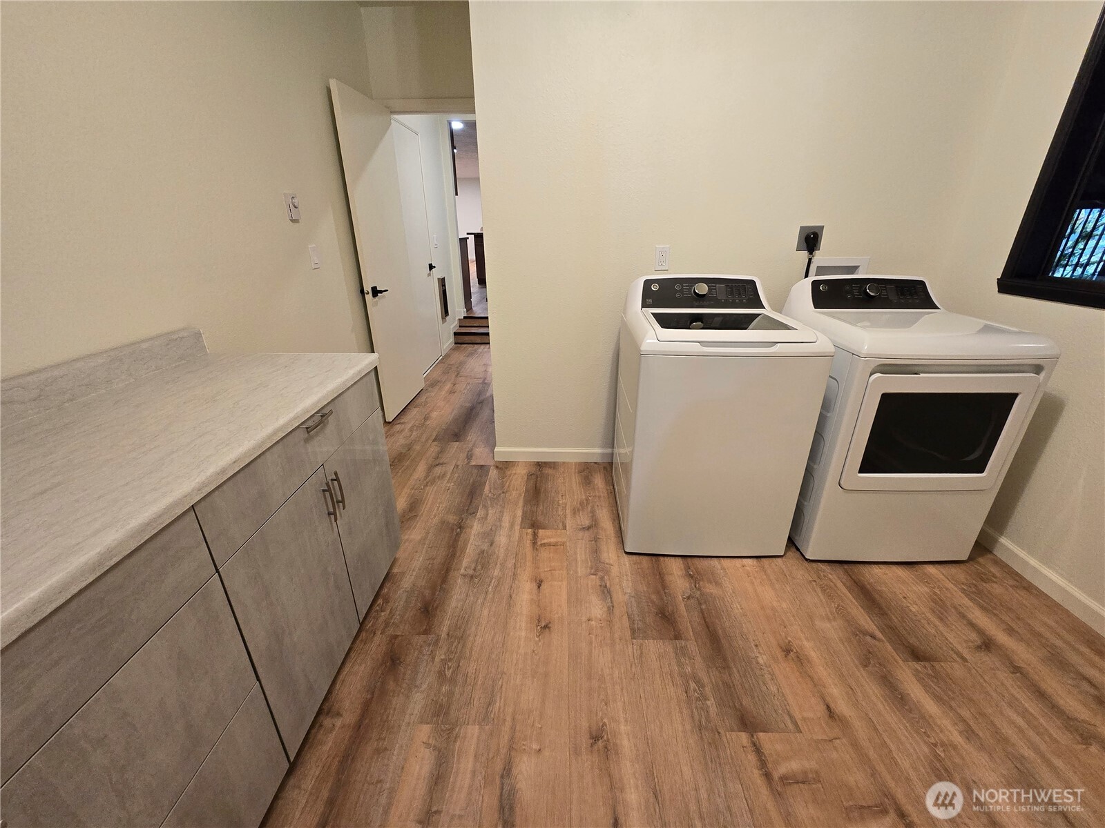 639 Lower Elwha Road Port Angeles, WA 98363 - Photo 33 of 38 a utility room with wooden floor washer and dryer